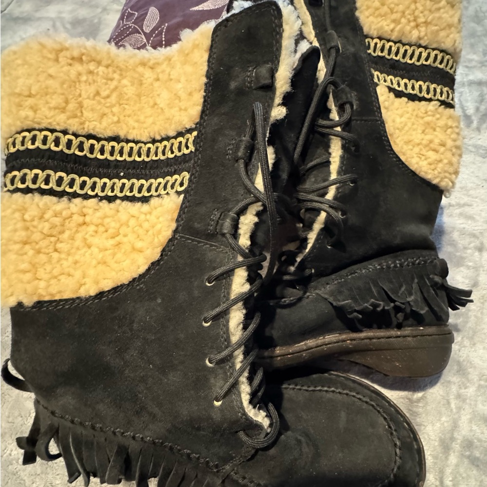 UGG Black and Cream Winter Boots - Picture 11 of 14